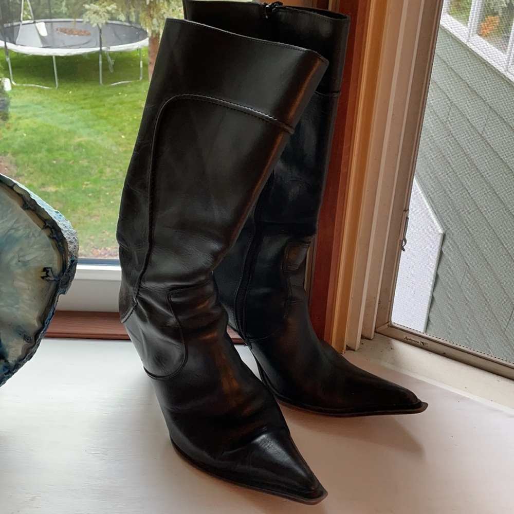 Pointed black Heeled Destroy brand boots